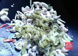 猪大肠炒酸菜的做法图解6