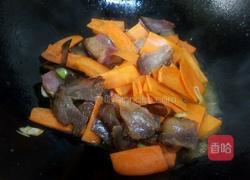 胡萝卜炒腊肉的做法图解12