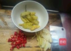 酸豆角炒鸡杂的做法图解1
