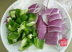 猪腰炒洋葱青椒的做法图解2