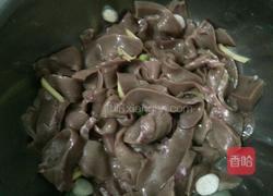 猪腰炒洋葱青椒的做法图解5