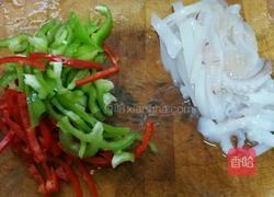 青红椒炒鱿鱼的做法图解2