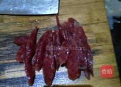 腊肠炒荷兰豆的做法图解2
