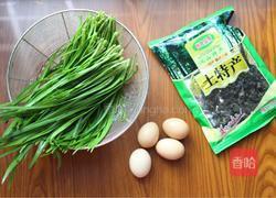 韭菜鸡蛋炒地皮菜的做法图解1