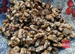 蜂蜜黑桃仁的做法图解4