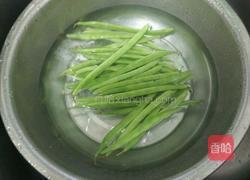 刀豆炒肉末的做法图解1