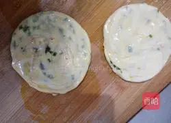Illustration of how to make scallion pancake 6