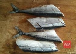 红烧蒜香秋刀鱼的做法图解2