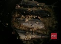 红烧蒜香秋刀鱼的做法图解7