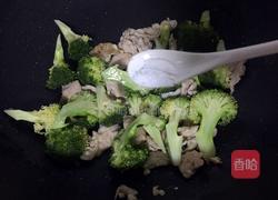 西兰花炒肉的做法图解8