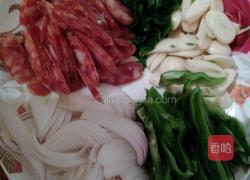 彩色香肠炒饭的做法图解2