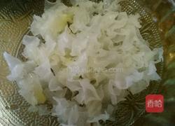 冰糖雪梨炖银耳的做法图解3