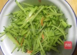 凉拌青萝卜丝的做法图解3