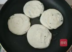 Illustration of how to make salt and pepper scallion pancakes 19