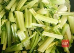 芹菜炒土豆丝的做法图解2