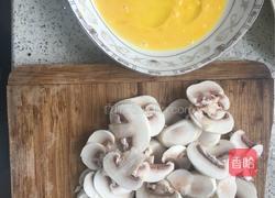 黄瓜蘑菇炒蛋的做法图解2