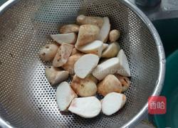 胡萝卜芋艿烧五花肉的做法图解1