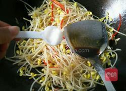 炝炒黄豆芽的做法图解6
