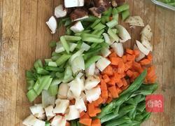 肉炒龙豆的做法图解1