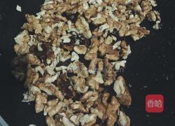 琥珀核桃仁的做法图解2