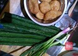 鱼腐炒丝瓜的做法图解1