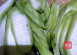 鱼腐炒丝瓜的做法图解2