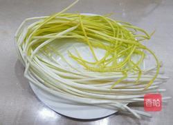 蒜黄炒鸡蛋的做法图解2