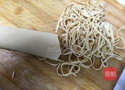 凉拌千张菠菜的做法图解2