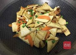豆腐干胡萝卜烧肉的做法图解9