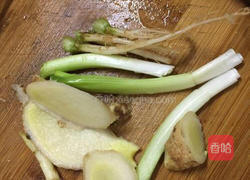 胡椒粉盐水煮虾菇的做法图解2