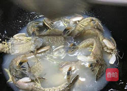 胡椒粉盐水煮虾菇的做法图解5