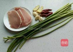 蒜薹炒肉丝的做法图解1