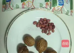 Illustration of how to make walnut and peanut milk 1