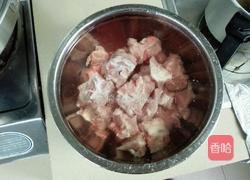 香菇海带炖排骨的做法图解1