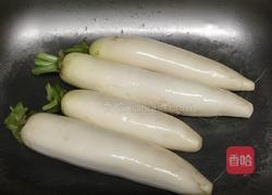 萝卜炖鲮鱼的做法图解2