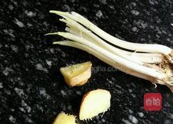 甜玉米排骨汤的做法图解2