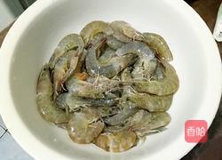 鲜虾炖土豆的做法图解1