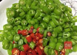 面炒辣椒的做法图解1