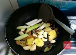 五香卤猪蹄的做法图解3