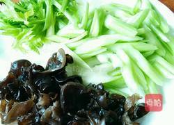 芹菜牛筋干锅的做法图解2