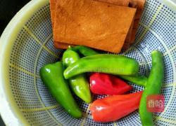 辣椒炒豆干的做法图解2