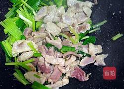 香芹炒肉片的做法图解5