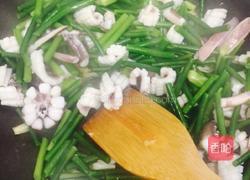 蒜苔炒鱿鱼的做法图解5