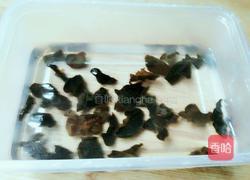 韭菜木耳炒千张的做法图解1