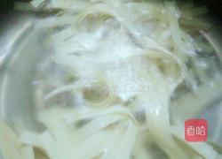 韭菜木耳炒千张的做法图解4