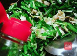 韭菜木耳炒千张的做法图解9