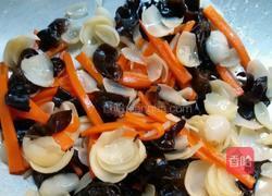 胡萝卜木耳炒百合的做法图解5