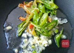 酱香南瓜炖土豆的做法图解2