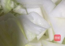 白菜炖豆腐粉条的做法图解1