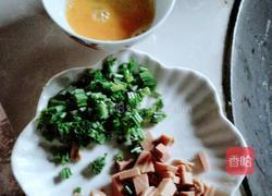 鸡蛋火腿肠炒饭的做法图解1